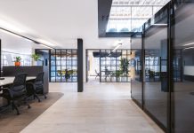 Combining LVT and carpet planks to create a unique anddynamic floor plane