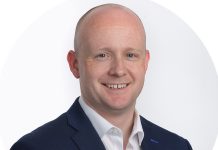 When should flooring contractors compensate in a customer dispute?